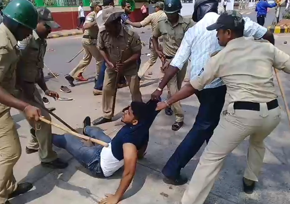 ಪ್ರತಿಭಟನಾ ನಿರತರ ಮೇಲೆ ಪೋಲೀಸ್ ದೌರ್ಜನ್ಯ: ಟೀಮ್ ಮಂಗಳೂರು ವತಿಯಿಂದ ಖಂಡನಾ ಸಭೆ